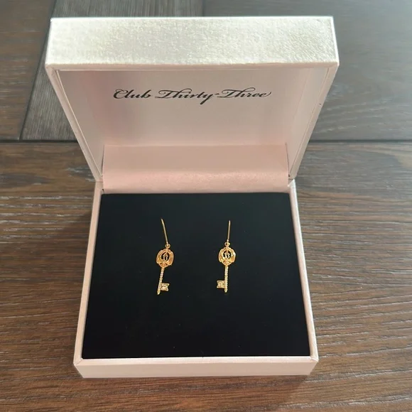 Club 33 Disneyland Exclusive Key Gold Earrings Rebecca Hook 🔑💙 - Picture 4 of 15